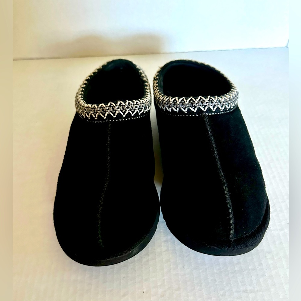 UGG Black Tasman Size 7 in EUC